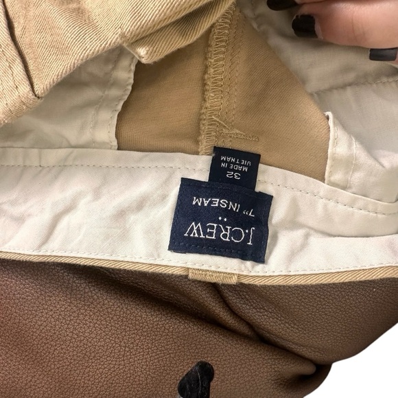 J. Crew Factory 7” Inseam Khaki Shorts Size 32 - Picture 3 of 8
